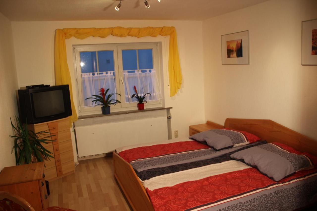 Ferienwohnung Mit 4 Schlafzimmer Fuer 2 Bis 9 Gaeste----Apartment With 4 Bedrooms For 2 To 9 Guests 뉘른베르크 외부 사진